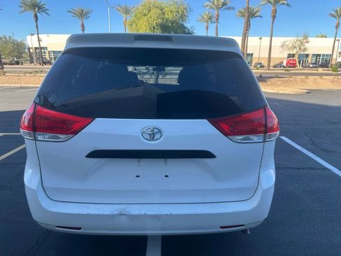 Used 2013 Toyota Sienna L image 5