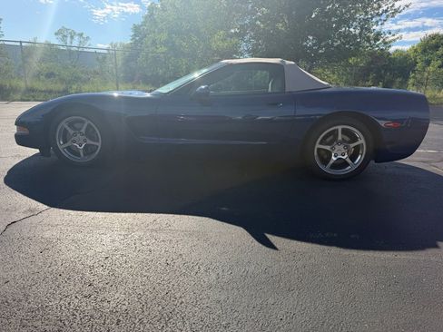 Used 2004 Chevrolet Corvette Convertible w/ Preferred Equipment Group RWD image 10