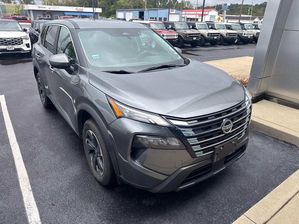 Used 2024 Nissan Rogue SV FWD image 2