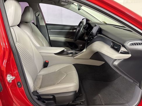 Used 2023 Toyota Camry SE image 14