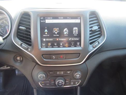 Used 2019 Jeep Cherokee Trailhawk AWD/4WD image 14