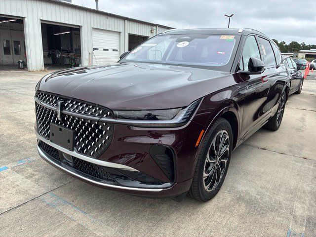Used 2025 Lincoln Nautilus Reserve AWD/4WD image 4