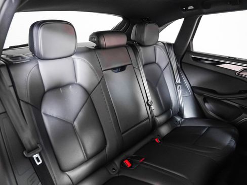 New 2026 Porsche Macan image 6