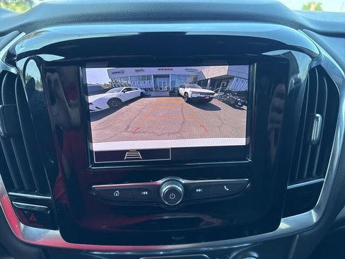 Used 2023 Chevrolet Traverse LT FWD image 21