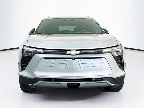 Used 2024 Chevrolet Blazer EV LT AWD/4WD image 2