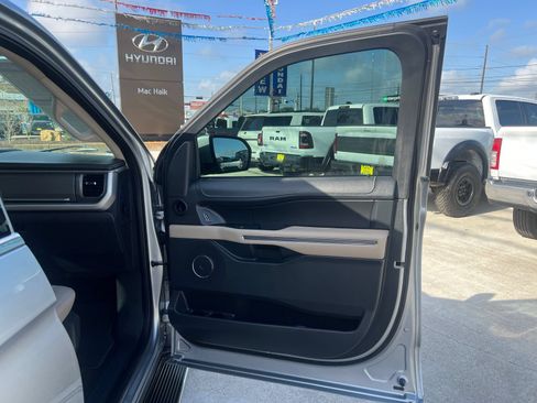Used 2022 Ford Expedition XLT RWD image 16