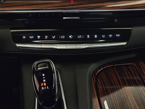 Used 2021 Cadillac Escalade Luxury AWD/4WD image 26