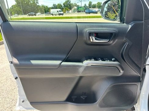 Used 2022 Toyota Tacoma TRD Sport w/ Technology Package AWD/4WD image 13