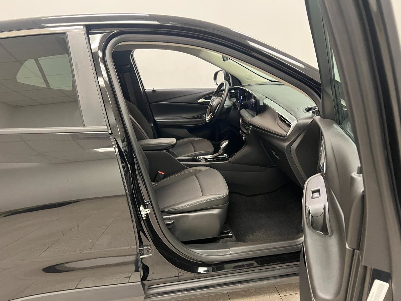 Used 2025 Buick Encore GX Preferred FWD image 29