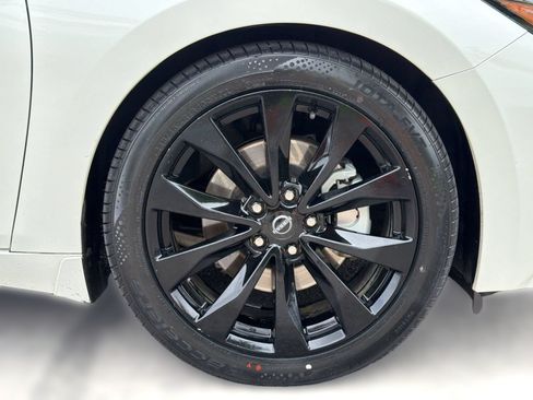Used 2023 Nissan Maxima SR w/ Sport Mat Group FWD image 12