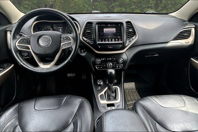 Used 2017 Jeep Cherokee Limited AWD/4WD image 7