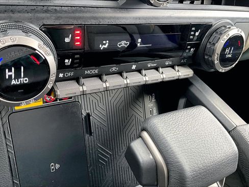 Used 2025 Toyota Tacoma 4x4 Double Cab Hybrid image 32