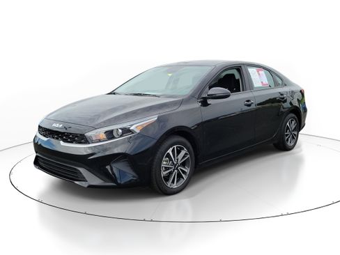 Used 2024 Kia Forte LXS w/ LXS Technology Package FWD image 2
