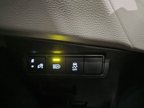 Used 2026 Toyota Corolla Cross L FWD image 18