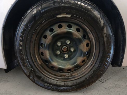 Used 2015 Toyota Corolla L image 14