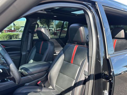 Used 2025 Chevrolet Traverse RS w/ LPO, Floor Liner Package FWD image 22