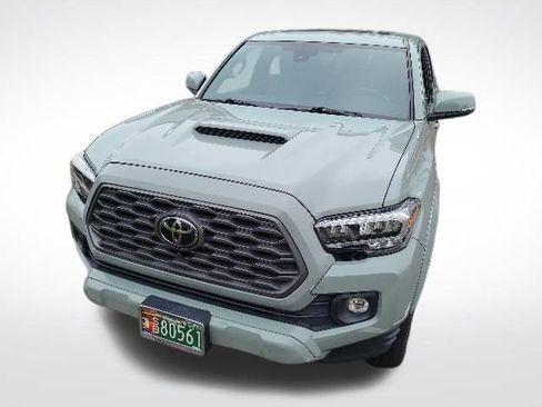 Used 2022 Toyota Tacoma TRD Sport w/ TRD Premium Sport Package AWD/4WD image 2