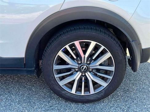 Used 2023 Nissan Kicks SV image 11