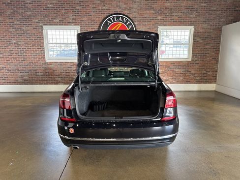 Used 2018 Volkswagen Passat 2.0T R-Line image 34