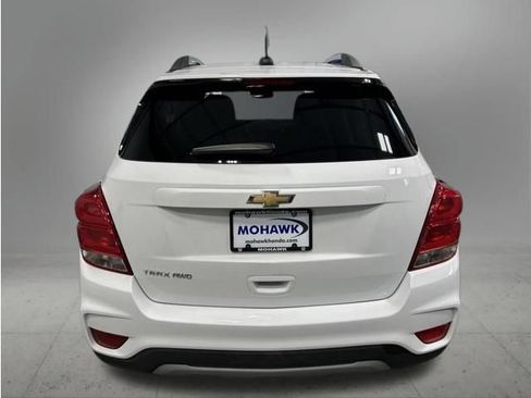 Used 2021 Chevrolet Trax LT w/ LT Convenience Package AWD/4WD image 4