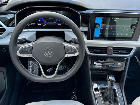 New 2026 Volkswagen Taos SE image 13