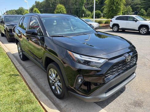 Used 2022 Toyota RAV4 XLE Premium FWD image 5