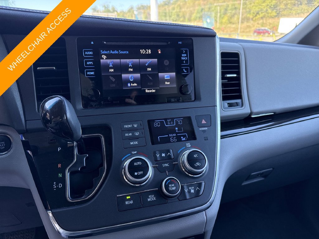 Used 2017 Toyota Sienna XLE Premium FWD image 14