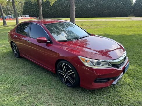 Used 2017 Honda Accord Sport image 2
