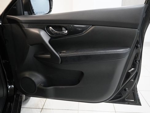 Used 2016 Nissan Rogue SL w/ SL Premium Package image 32