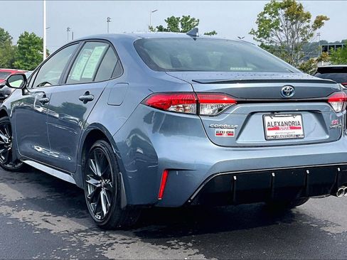 Used 2024 Toyota Corolla SE w/ SE Package FWD image 11