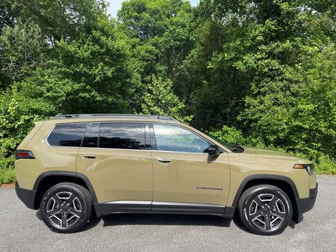 New 2026 Jeep Cherokee Laredo AWD/4WD image 6