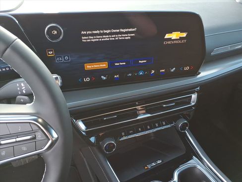 New 2026 Chevrolet Traverse LT w/ Sun and Wheel Package image 18