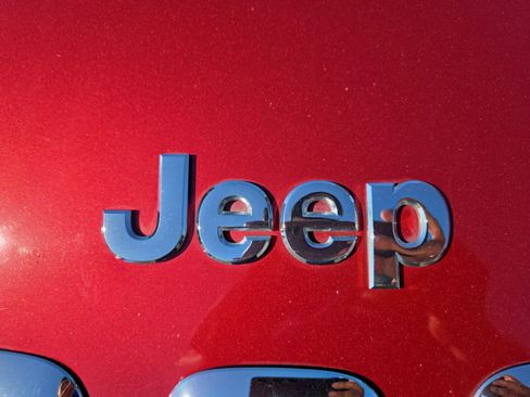Used 2016 Jeep Cherokee Limited FWD image 11