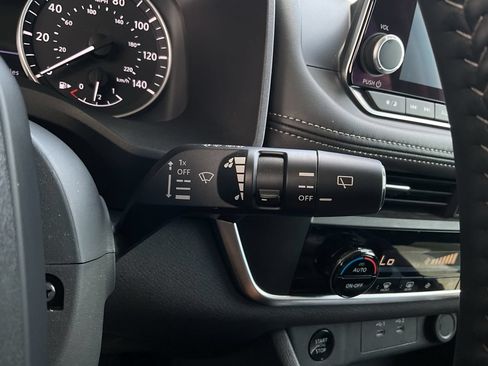 Used 2025 Nissan Rogue SV FWD image 30