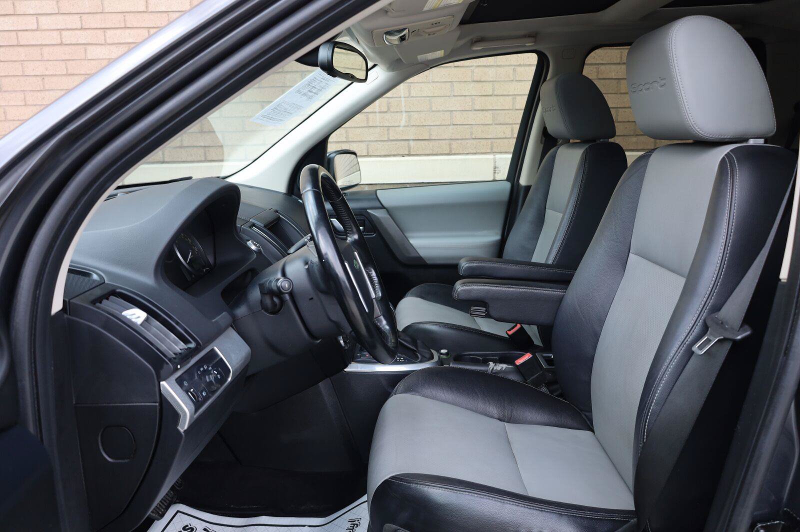 Used 2010 Land Rover LR2 HSE AWD/4WD image 17