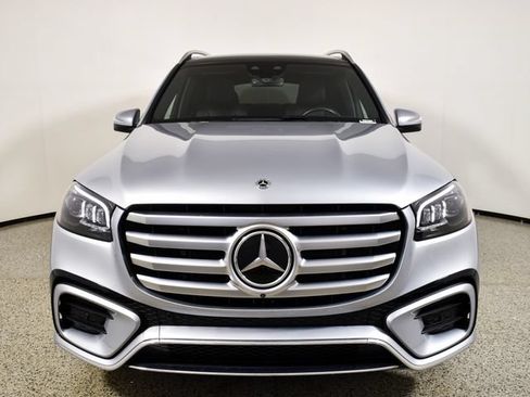 Used 2025 Mercedes-Benz GLS 450 4MATIC image 10