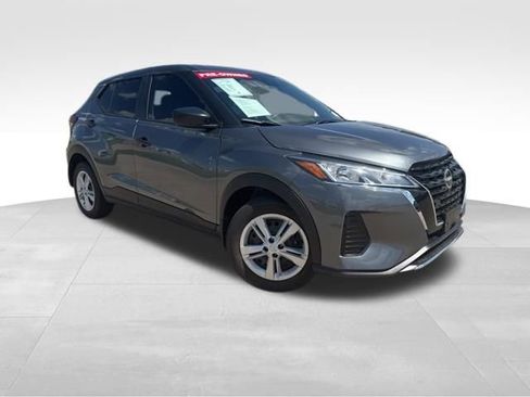 Used 2025 Nissan Kicks Play S FWD image 2
