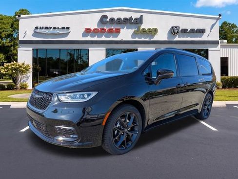 New 2026 Chrysler Pacifica Limited w/ S Appearance Package FWD image 7