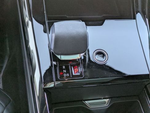 Used 2025 Land Rover Range Rover Sport SE image 25