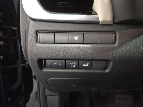 Certified 2025 Nissan Rogue SL AWD/4WD image 12