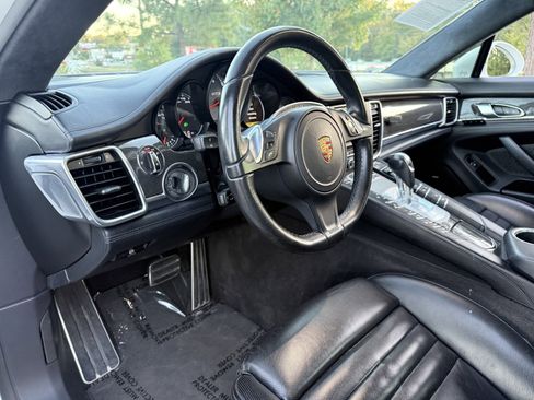 Used 2016 Porsche Panamera GTS image 21