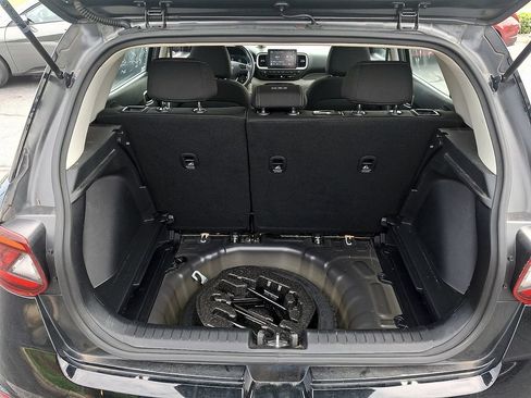 Used 2023 Hyundai Venue SEL FWD image 30