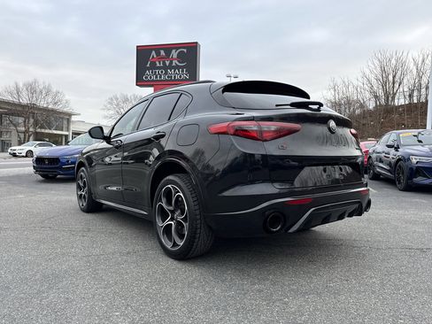 Used 2022 Alfa Romeo Stelvio Veloce image 5