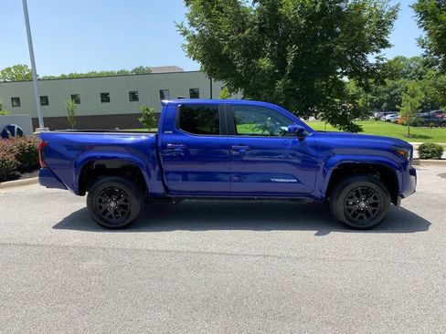 Used 2024 Toyota Tacoma SR5 RWD image 9