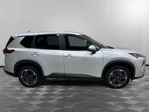 Used 2024 Nissan Rogue S FWD image 4