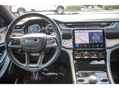 Used 2025 Jeep Grand Cherokee Summit w/ Obsidian Package AWD/4WD image 23