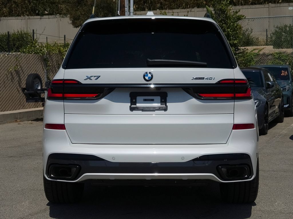 New 2027 BMW X7 xDrive40i w/ M Sport Package AWD/4WD image 4
