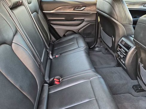 Used 2023 Jeep Grand Cherokee Limited w/ Trailer Tow Prep Group (B) AWD/4WD image 31
