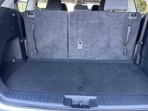 Used 2024 Toyota Highlander LE image 32