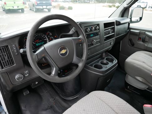 Used 2014 Chevrolet Express 3500 image 19
